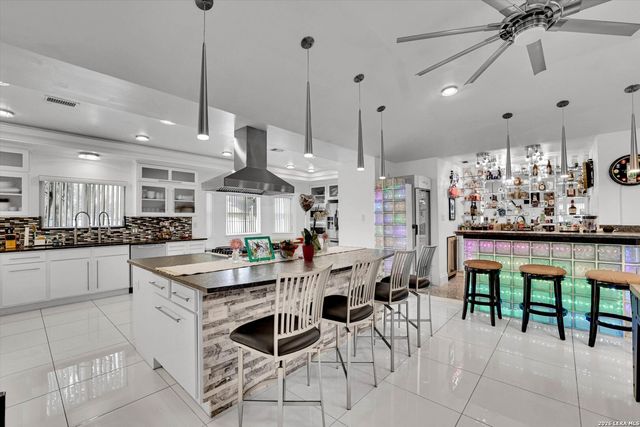 109 CHATTINGTON CT, Castle Hills, TX 78213