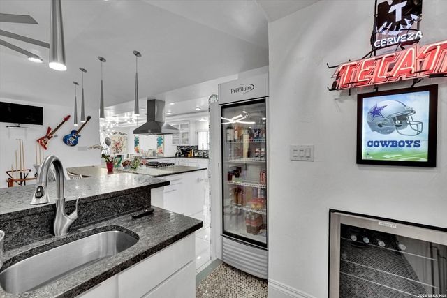 109 CHATTINGTON CT, Castle Hills, TX 78213