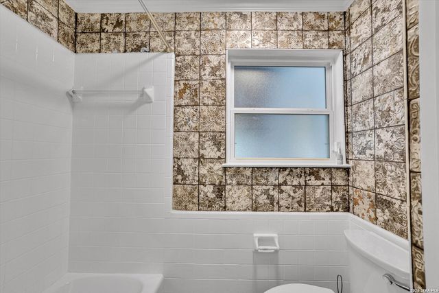 109 CHATTINGTON CT, Castle Hills, TX 78213