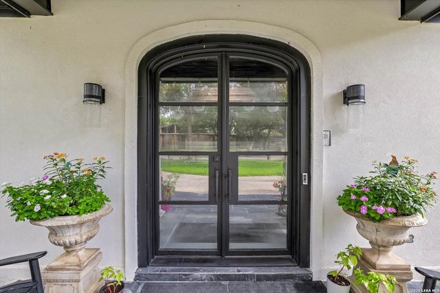 109 CHATTINGTON CT, Castle Hills, TX 78213