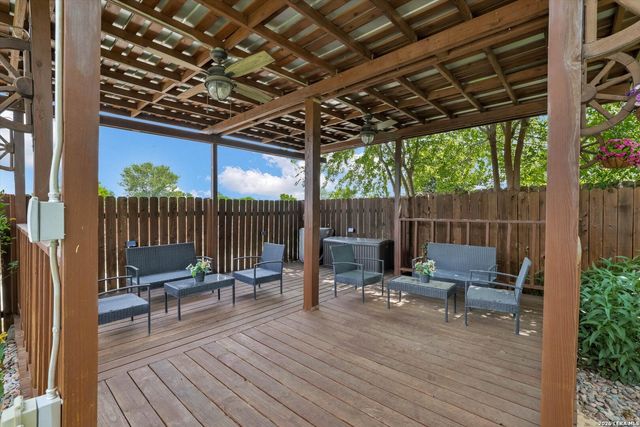 109 CHATTINGTON CT, Castle Hills, TX 78213
