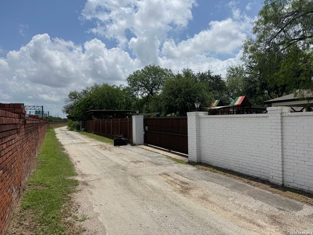 109 CHATTINGTON CT, Castle Hills, TX 78213
