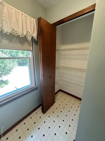 6574 Avon Drive, Brighton, MI 48116