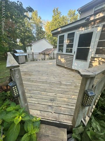 6574 Avon Drive, Brighton, MI 48116