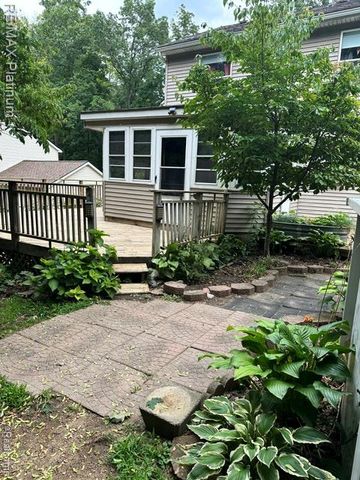 6574 Avon Drive, Brighton, MI 48116
