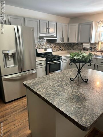 6574 Avon Drive, Brighton, MI 48116
