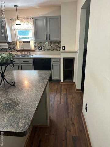 6574 Avon Drive, Brighton, MI 48116