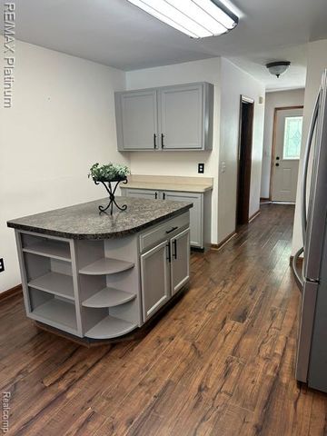 6574 Avon Drive, Brighton, MI 48116