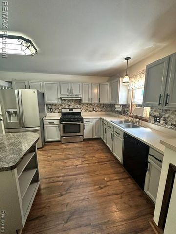 6574 Avon Drive, Brighton, MI 48116