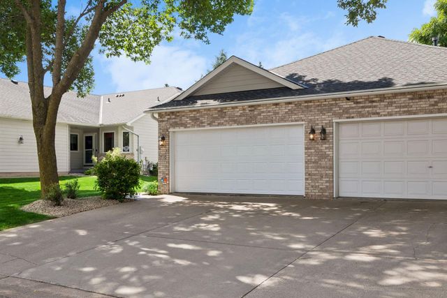 710 Emerald Ridge, Roseville, MN 55113