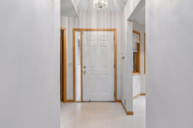 710 Emerald Ridge, Roseville, MN 55113