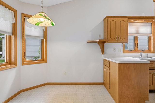 710 Emerald Ridge, Roseville, MN 55113