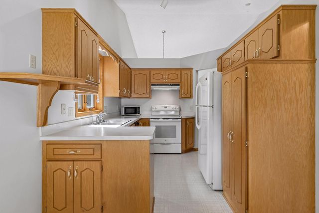 710 Emerald Ridge, Roseville, MN 55113