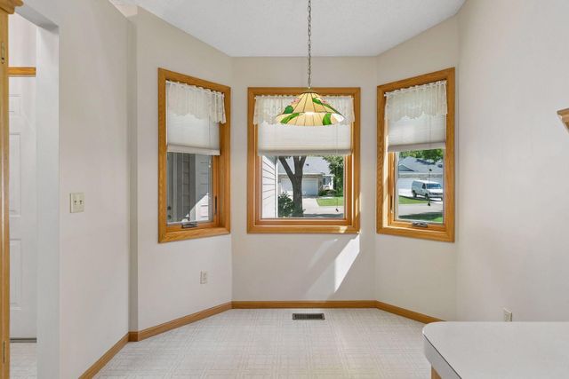 710 Emerald Ridge, Roseville, MN 55113
