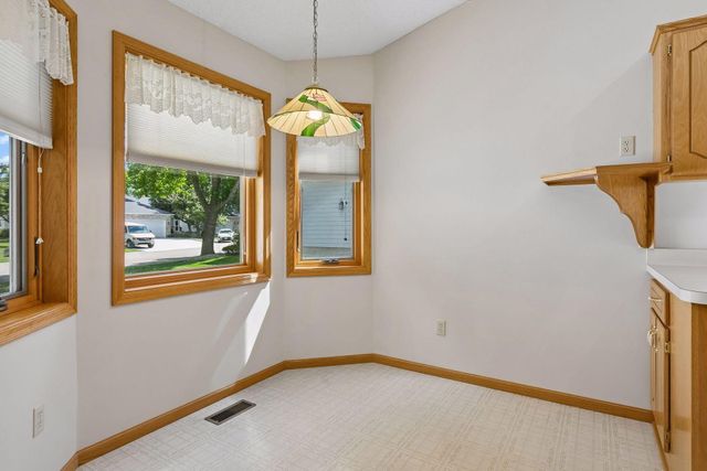 710 Emerald Ridge, Roseville, MN 55113