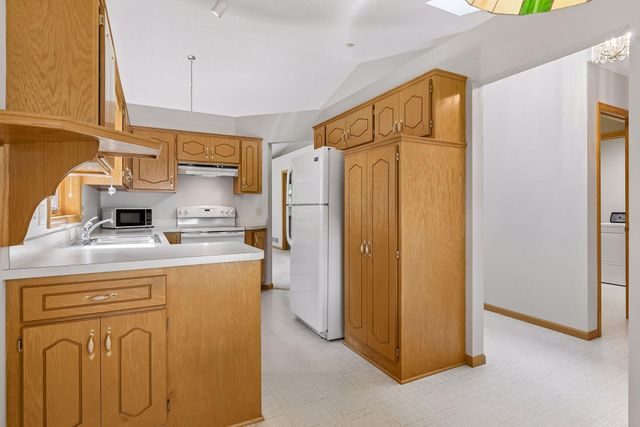 710 Emerald Ridge, Roseville, MN 55113