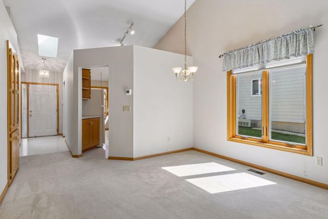 710 Emerald Ridge, Roseville, MN 55113