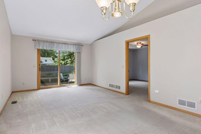 710 Emerald Ridge, Roseville, MN 55113