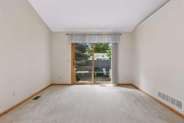710 Emerald Ridge, Roseville, MN 55113