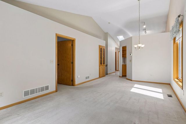 710 Emerald Ridge, Roseville, MN 55113