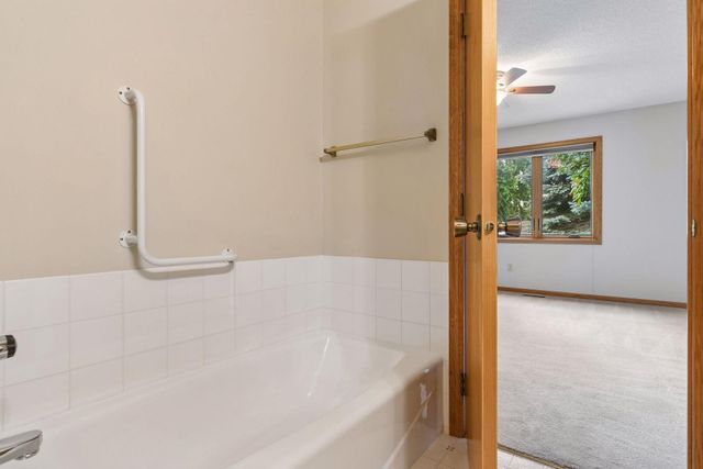 710 Emerald Ridge, Roseville, MN 55113