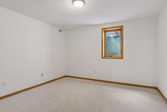 710 Emerald Ridge, Roseville, MN 55113