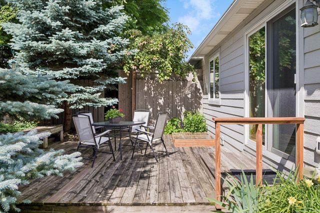 710 Emerald Ridge, Roseville, MN 55113