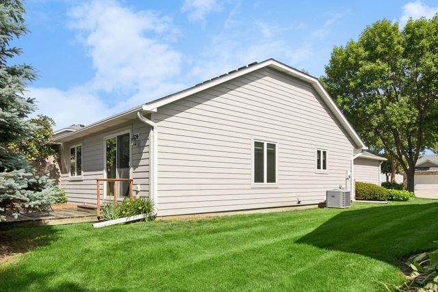 710 Emerald Ridge, Roseville, MN 55113