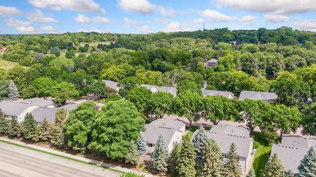 710 Emerald Ridge, Roseville, MN 55113