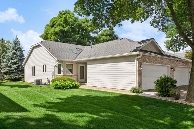 710 Emerald Ridge, Roseville, MN 55113