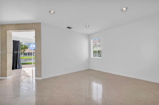 1386 Canary Island Dr, Weston, FL 33327