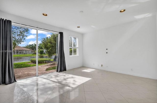 1386 Canary Island Dr, Weston, FL 33327