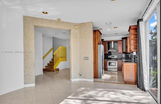 1386 Canary Island Dr, Weston, FL 33327