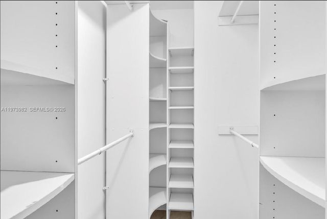 1386 Canary Island Dr, Weston, FL 33327