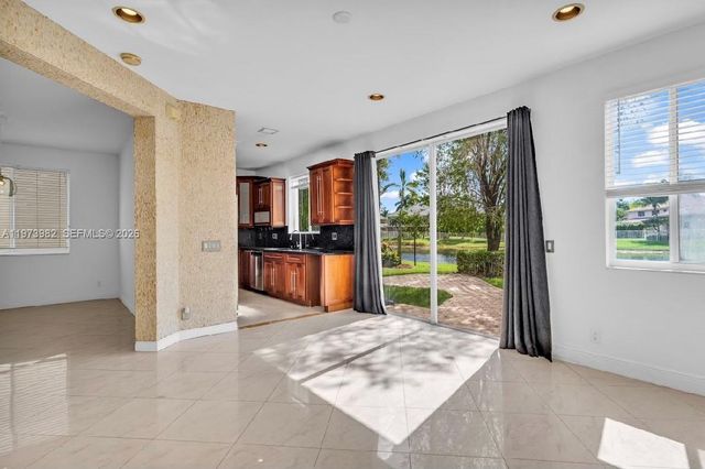 1386 Canary Island Dr, Weston, FL 33327