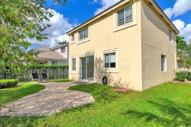1386 Canary Island Dr, Weston, FL 33327