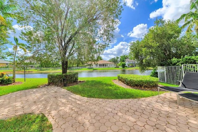 1386 Canary Island Dr, Weston, FL 33327