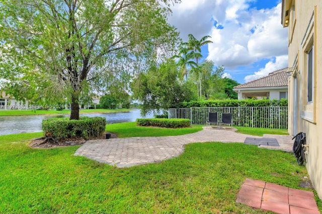 1386 Canary Island Dr, Weston, FL 33327