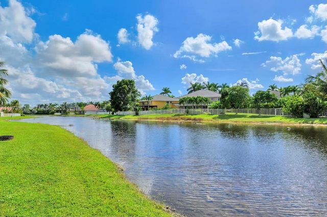 1386 Canary Island Dr, Weston, FL 33327