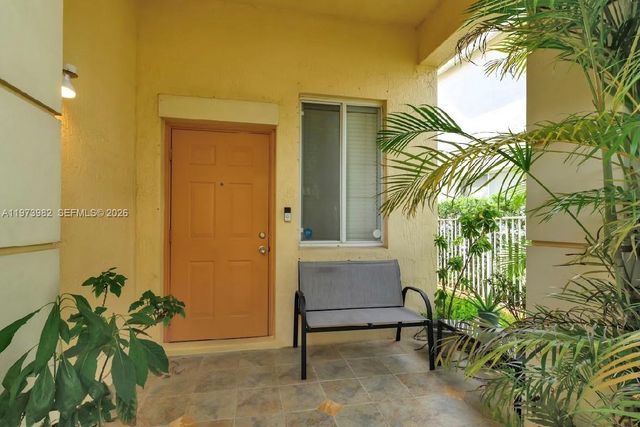 1386 Canary Island Dr, Weston, FL 33327