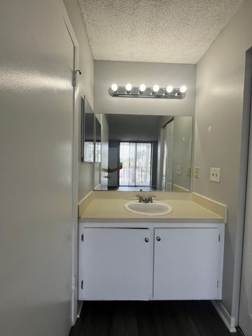 728 Executive Center Drive 21, West Palm Beach, FL 33401