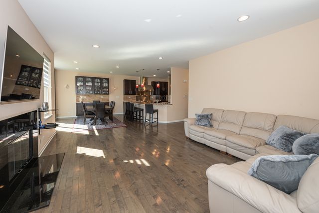 2416 Heron Lane, Wauconda, IL 60084