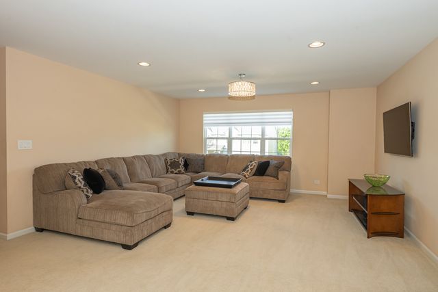 2416 Heron Lane, Wauconda, IL 60084