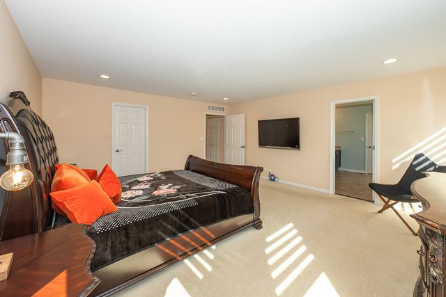 2416 Heron Lane, Wauconda, IL 60084