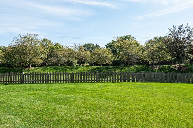 2416 Heron Lane, Wauconda, IL 60084