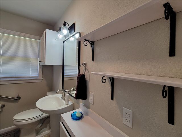 4949 Nell St, Corpus Christi, TX 78411