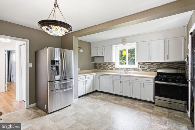 3773 BRIDGEWATER RD, Brookhaven, PA 19015