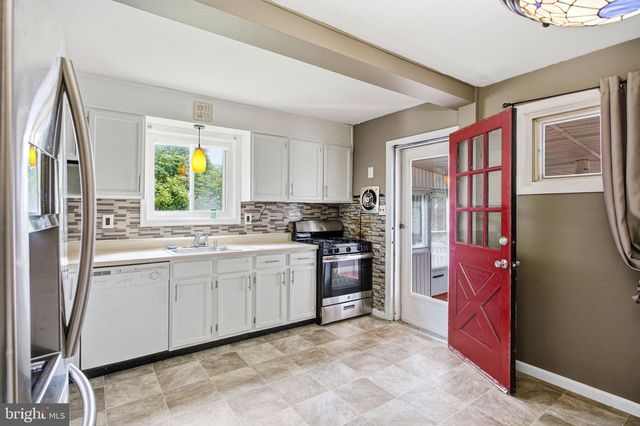3773 BRIDGEWATER RD, Brookhaven, PA 19015