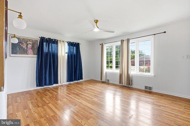3773 BRIDGEWATER RD, Brookhaven, PA 19015