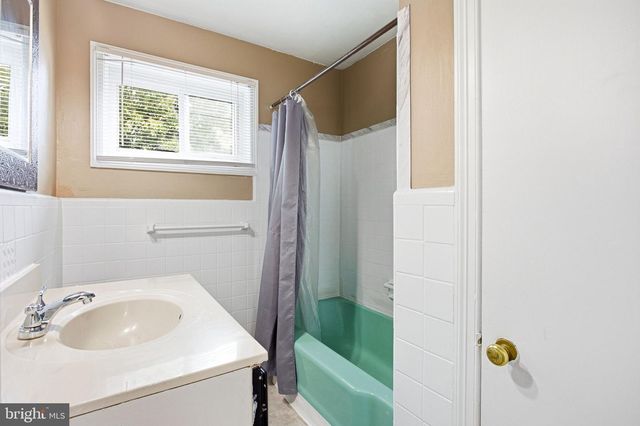 3773 BRIDGEWATER RD, Brookhaven, PA 19015